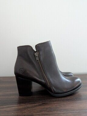 Born Ankle Brown Leather Boots Women’s 7M Booties 2.75 Inch Block Heel D84116